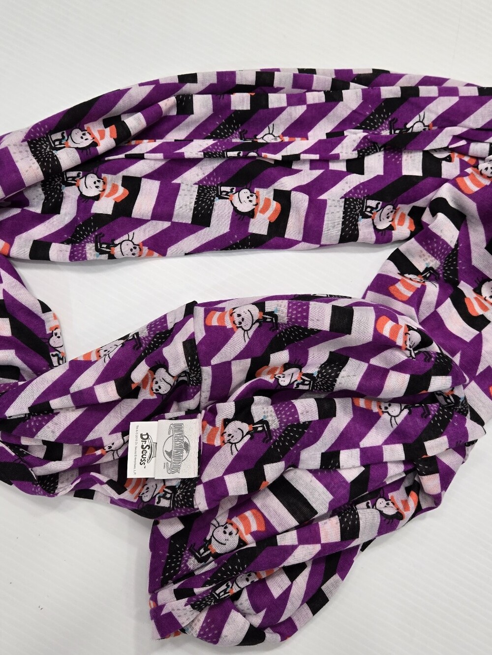 Universal Studios Dr. Seuss Cat in the Hat Infinity Scarf Brand New No Tag